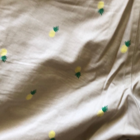 Old navy pineapple shorts - Picture 4 of 4